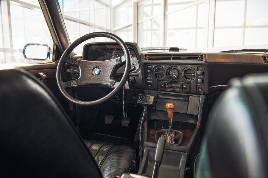 Интерьер BMW 733i 1978 года  (NA) (фото 17 из 33)